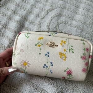 Coach floral cosmetics bag 💐